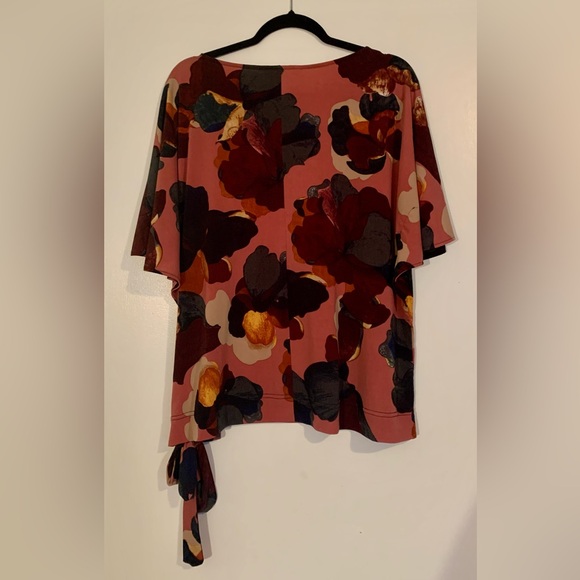 131 CLEO plus abstract print tie top - Picture 2 of 5